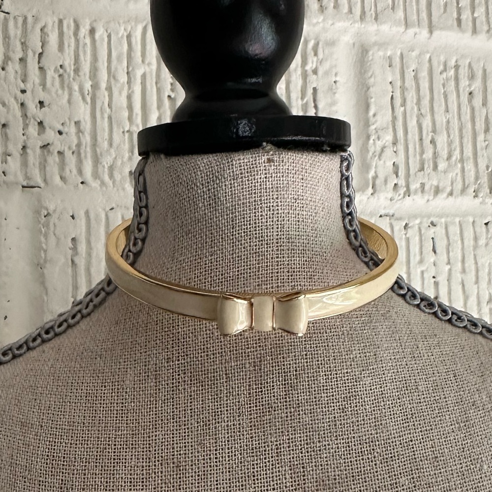 Gorgeous kate spade Take a Bow cream/ gold colored bangle.  Used.